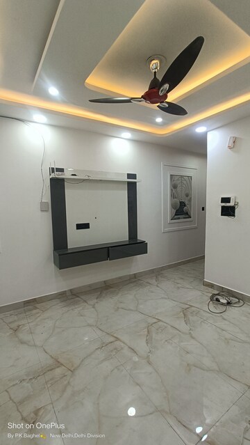 Room in 3 BHK Builder Floor at Govindpuri – for Rent