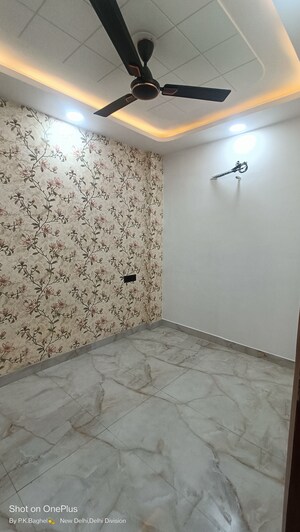 Room in 3 BHK Builder Floor at Govindpuri – for Rent