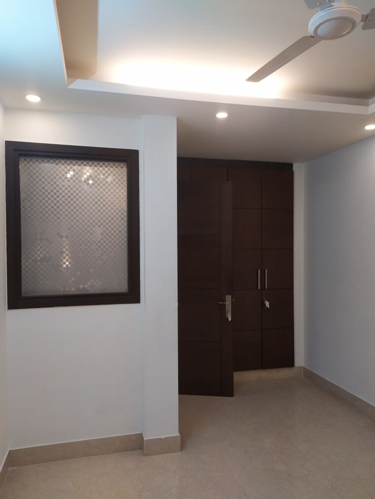Bedroom, chittaranjan park 3 Bedroom 160 Sq.Yd. Builder Floor In Chittaranjan Park Delhi 9341376