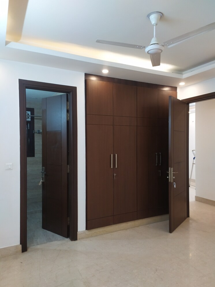 Master Bedroom, chittaranjan park 3 Bedroom 160 Sq.Yd. Builder Floor In Chittaranjan Park Delhi 9341376