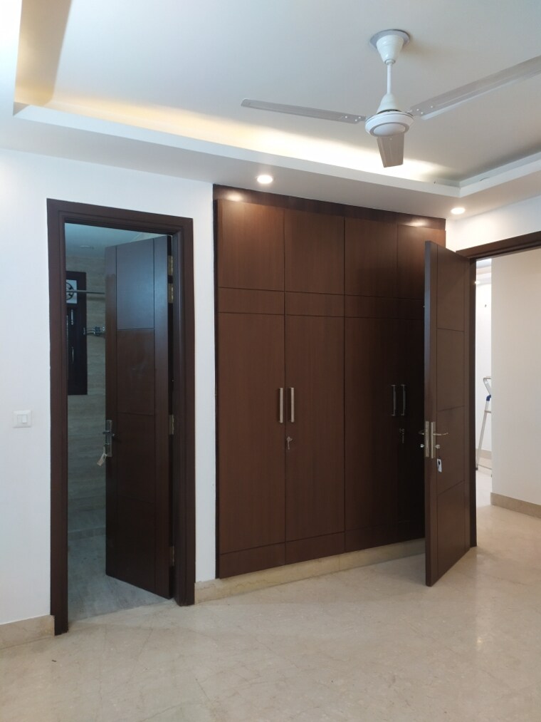 Master Bedroom, chittaranjan park 3 Bedroom 160 Sq.Yd. Builder Floor In Chittaranjan Park Delhi 9341376