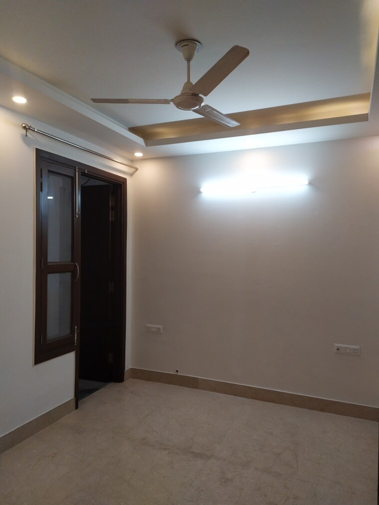 Master Bedroom, chittaranjan park 3 Bedroom 160 Sq.Yd. Builder Floor In Chittaranjan Park Delhi 9341376