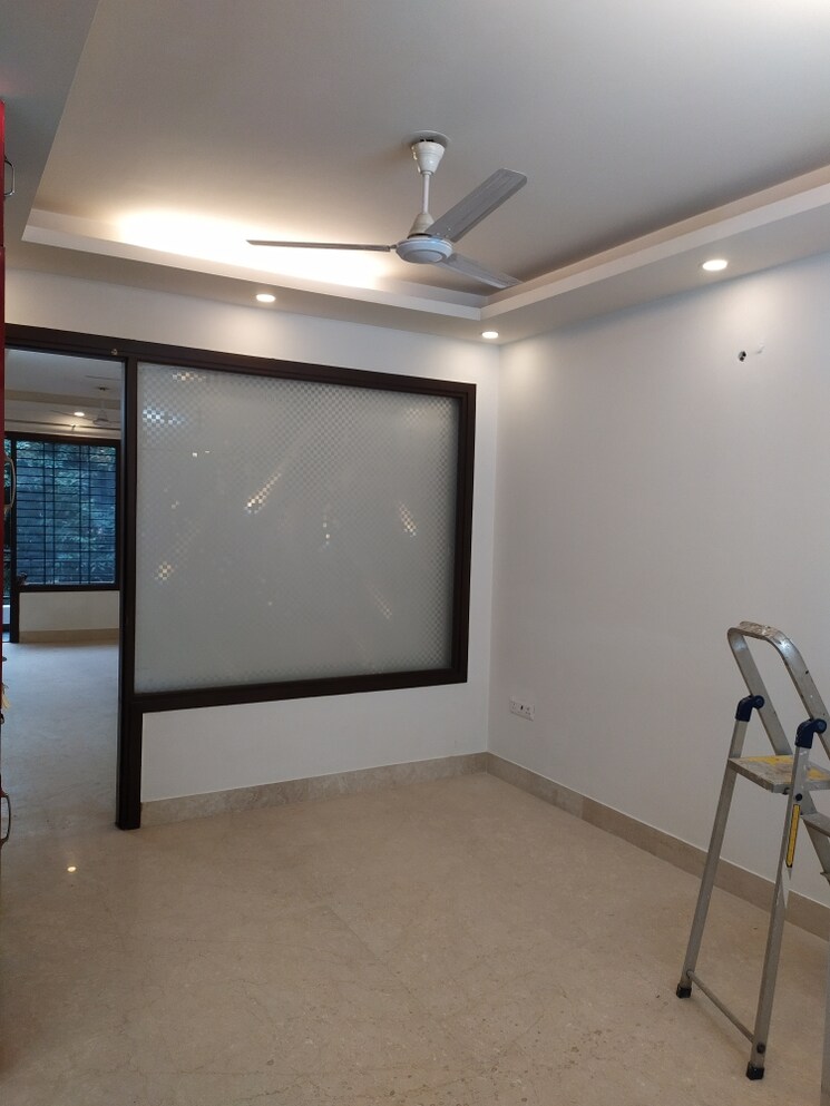 Living Room, chittaranjan park 3 Bedroom 160 Sq.Yd. Builder Floor In Chittaranjan Park Delhi 9341376