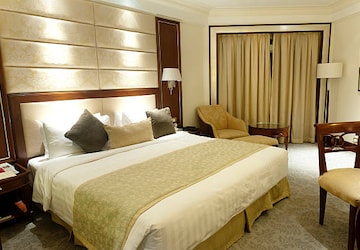 Bedroom in 5 BHK Apartment at LnT Green Reserve, Sector 128 – for Sale