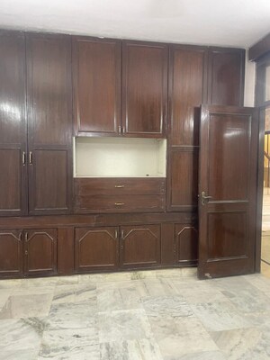 Master Bedroom in 2 BHK Builder Floor at Chittaranjan Park – for Rent