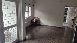 Room in 2.5 BHK Builder Floor at Mayur Vihar – for Rent