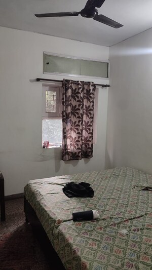 Bedroom in 2.5 BHK Builder Floor at Mayur Vihar – for Rent