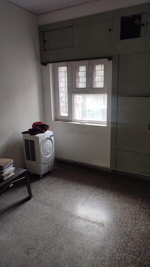 Parking in 2.5 BHK Builder Floor at Mayur Vihar – for Rent