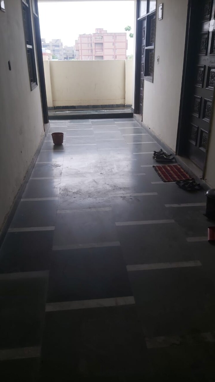 Room, mayur vihar 1 RK 350 Sq.Ft. Builder Floor In Mayur Vihar Delhi 9341402