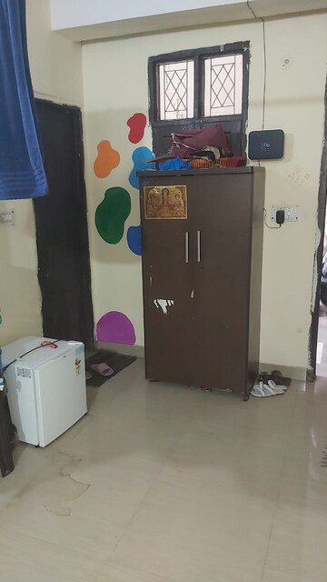 Master Bedroom in 1 RK Builder Floor at Mayur Vihar – for Rent
