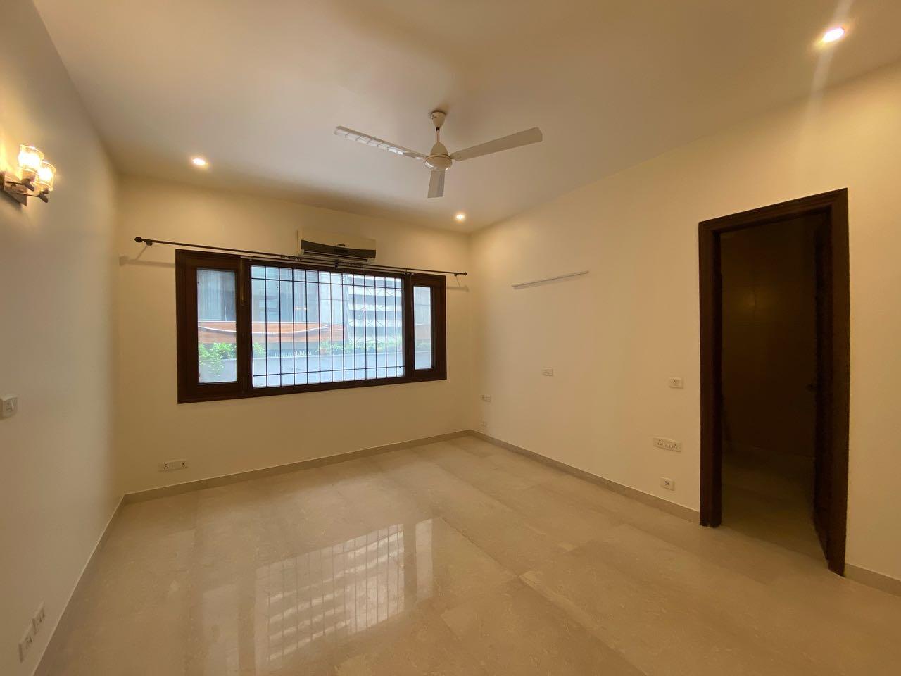 4 BHK + Servant Room Builder Floor For Rent in Anand Lok