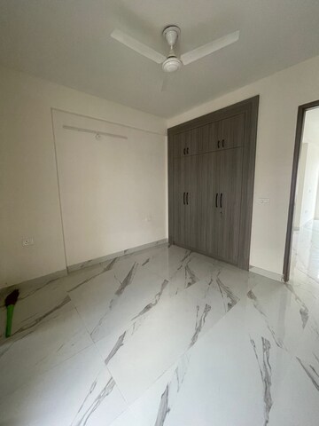 Master Bedroom in 2.5 BHK Apartment at Smart World Gems, Sector 89 – for Rent