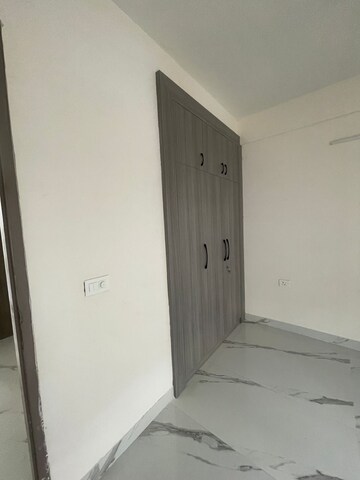 Master Bedroom in 2.5 BHK Apartment at Smart World Gems, Sector 89 – for Rent