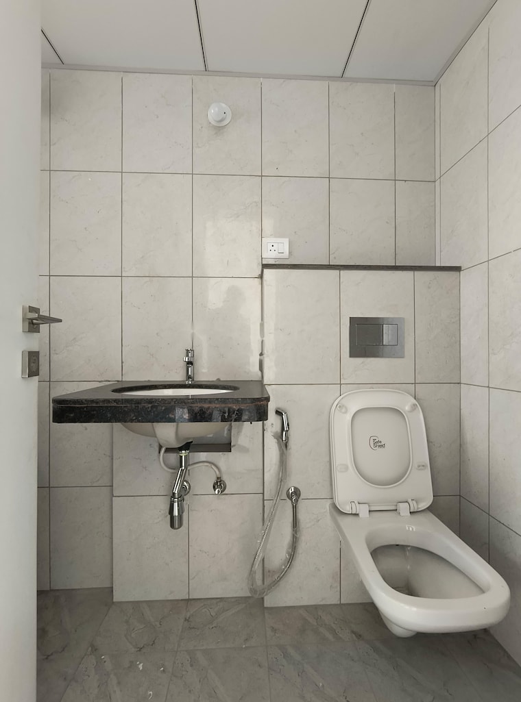 Attached Bathroom, kharadi 2 Bedroom 720 Sq.Ft. Apartment In Kharadi Pune 9341408