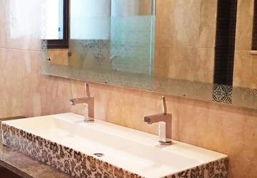 Master Bedroom in 4 BHK Builder Floor at Anand Lok – for Rent