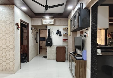 Master Bedroom in 2 BHK Apartment at Adityaraj Sai Prasad, Vikhroli East – for Rent