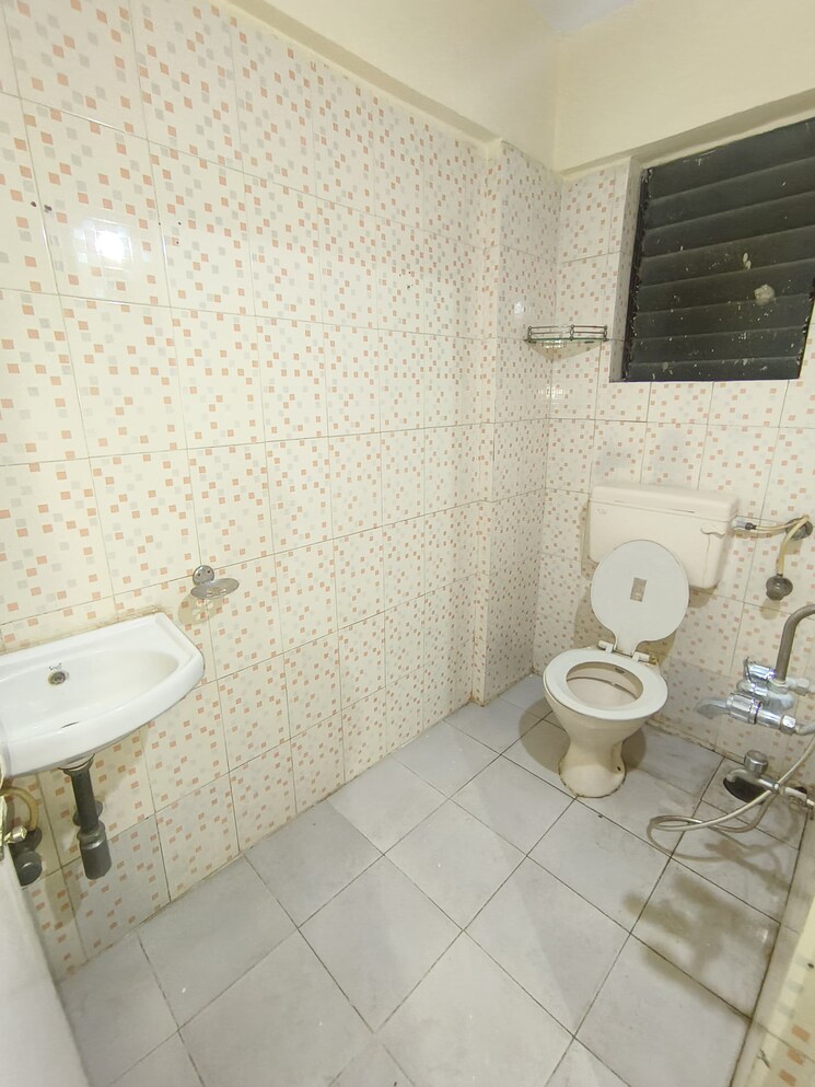 Bathroom, pariwar-chs 2 Bedroom 700 Sq.Ft. Apartment In Kanjurmarg East Mumbai 9341457