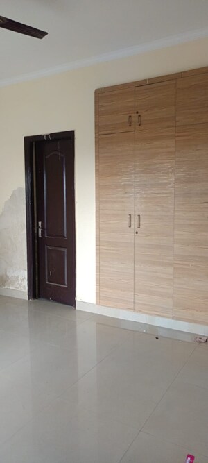 Room in 2 BHK Apartment at Gardenia Golf City, Sector 75 – for Rent