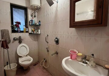 Master Bedroom in 1 BHK Apartment at Pooja CHS Andheri West, Andheri West – for Rent