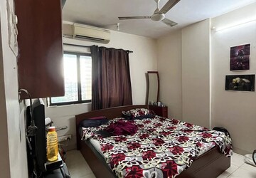 Master Bedroom in 1 BHK Apartment at Pooja CHS Andheri West, Andheri West – for Rent
