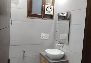 Master Bedroom in 3 BHK Builder Floor at Paschim Vihar – for Sale