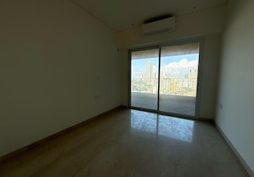 Room in 3 BHK Apartment at Lokhandwala Minerva Mahalaxmi, Mahalaxmi – for Rent
