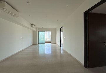 Room in 3 BHK Apartment at Lokhandwala Minerva Mahalaxmi, Mahalaxmi – for Rent