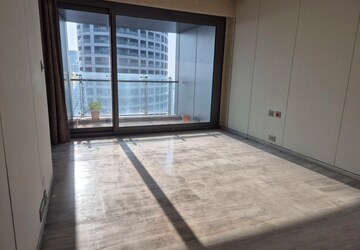 Room in 3 BHK Apartment at Lodha World Crest, Worli – for Rent