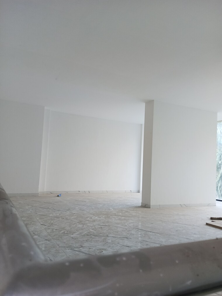 Room, shanti-shopping-center Commercial Office Space 4500 Sq.Ft. In Mira Road East Thane 9341523