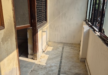 Bedroom in 1.5 BHK Builder Floor at Mayur Vihar – for Rent