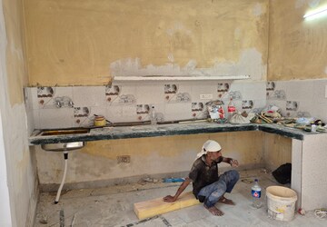 Master Bedroom in 1.5 BHK Builder Floor at Mayur Vihar – for Rent