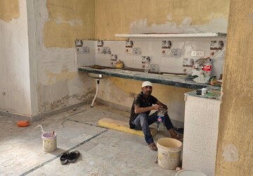 Master Bedroom in 1.5 BHK Builder Floor at Mayur Vihar – for Rent