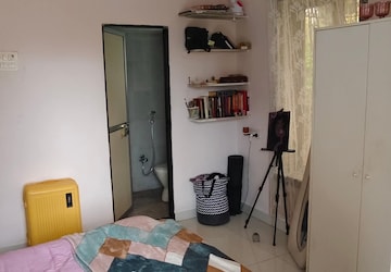 Team Area in 1 BHK Apartment at Malad CHS, Malad East – for Rent