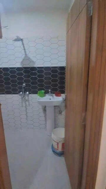 Master Bedroom in 2 BHK Builder Floor at Bindal Enclave, Phi Iv Greater Noida – for Rent