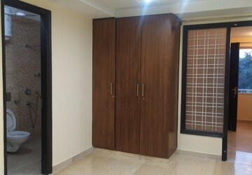 Master Bedroom in 3 BHK Builder Floor at Chittaranjan Park – for Rent