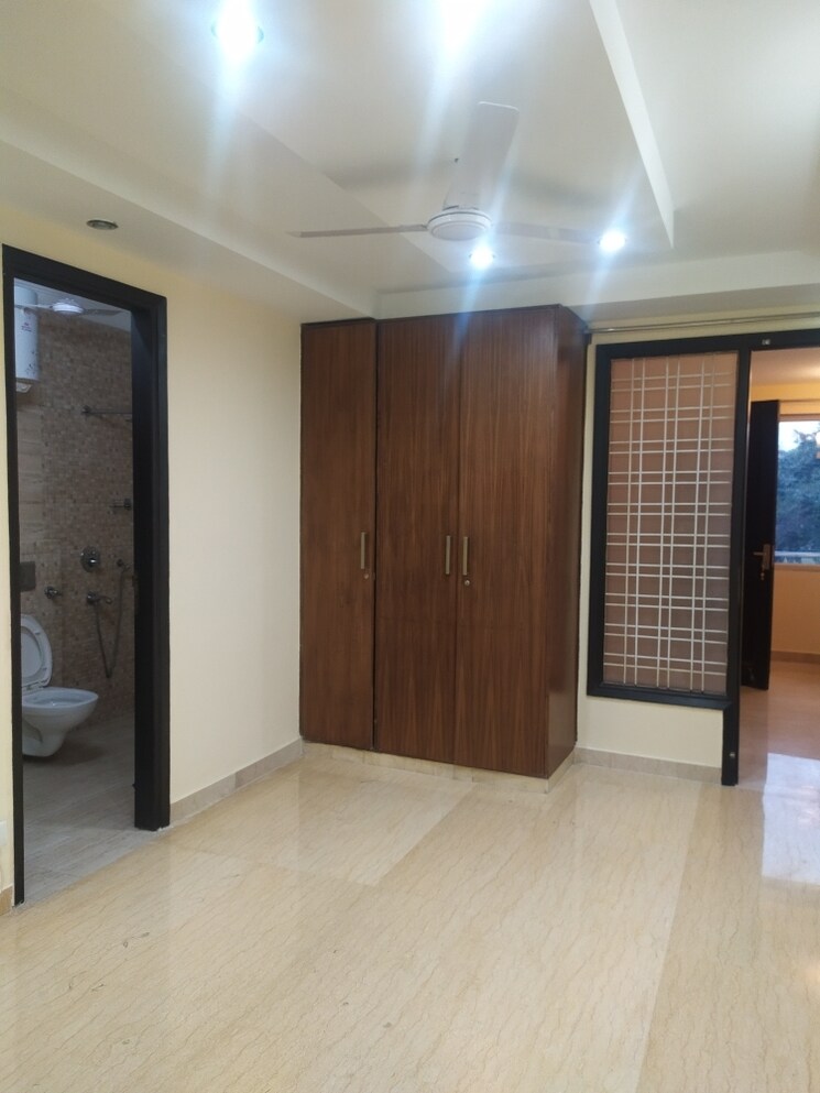 Master Bedroom, chittaranjan park 3 Bedroom 2300 Sq.Ft. Builder Floor In Chittaranjan Park Delhi 9341558
