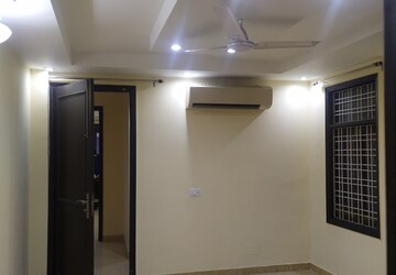 Master Bedroom in 3 BHK Builder Floor at Chittaranjan Park – for Rent