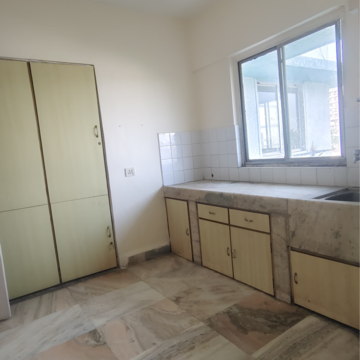 Room in 2 BHK Apartment at Khan Palace Andheri West, Yari Road – for Rent