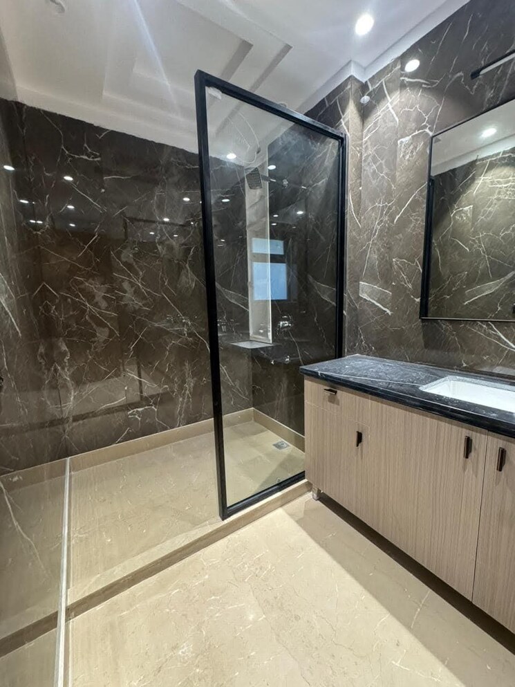 Bathroom, sector 23a 1 Bedroom 850 Sq.Ft. Builder Floor In Sector 23a Gurgaon 9341561