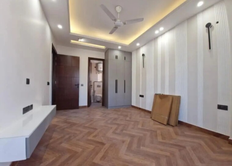 Master Bedroom, greater kailash i 3 Bedroom 2700 Sq.Ft. Builder Floor In Greater Kailash I Delhi 9341566