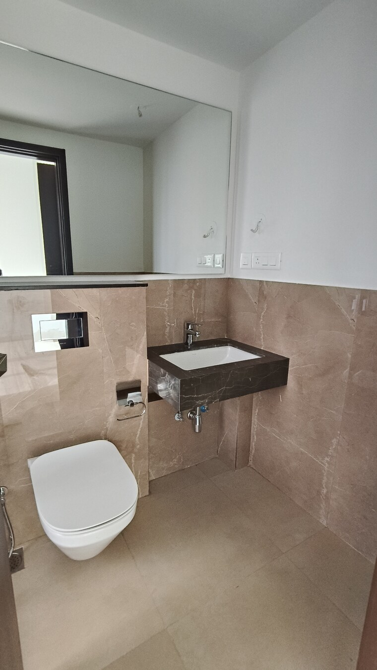 Attached Bathroom, piramal-mahalaxmi 3 Bedroom 1451 Sq.Ft. Apartment In Mahalaxmi Mumbai 9341565