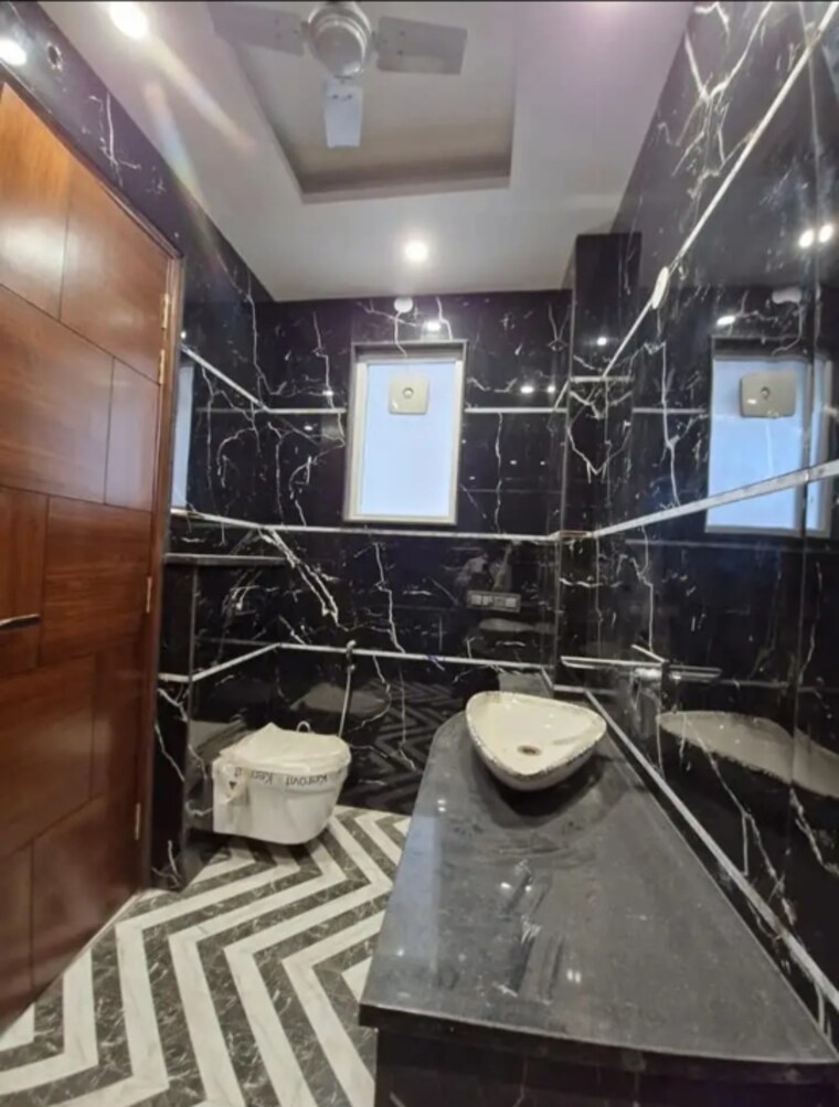 Attached Bathroom, greater kailash i 3 Bedroom 2700 Sq.Ft. Builder Floor In Greater Kailash I Delhi 9341566