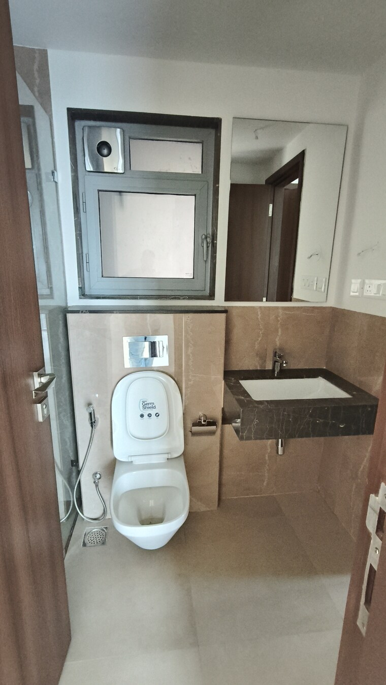Bathroom, piramal-mahalaxmi 3 Bedroom 1451 Sq.Ft. Apartment In Mahalaxmi Mumbai 9341565