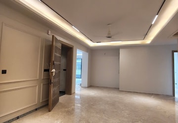 Room in Studio Builder Floor at Sector 5 – for Rent