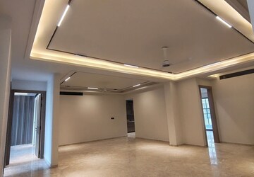 Room in Studio Builder Floor at Sector 5 – for Rent