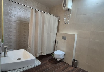 Bathroom in 1 RK Builder Floor at Sector 5 – for Rent