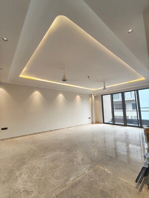 Room in 1 BHK Builder Floor at Sector 5 – for Rent