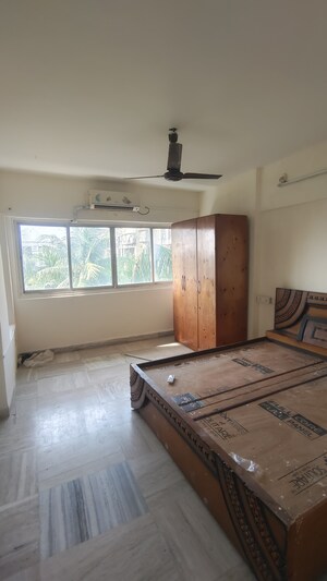 Bedroom in 2 BHK Apartment at Juhu Chandan CHS, Vile Parle West – for Rent