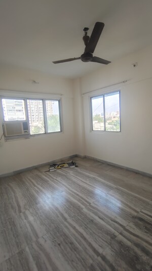 Room in 2 BHK Apartment at Juhu Chandan CHS, Vile Parle West – for Rent