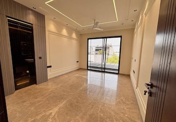 Room in 1 BHK Builder Floor at Sector 5 – for Rent